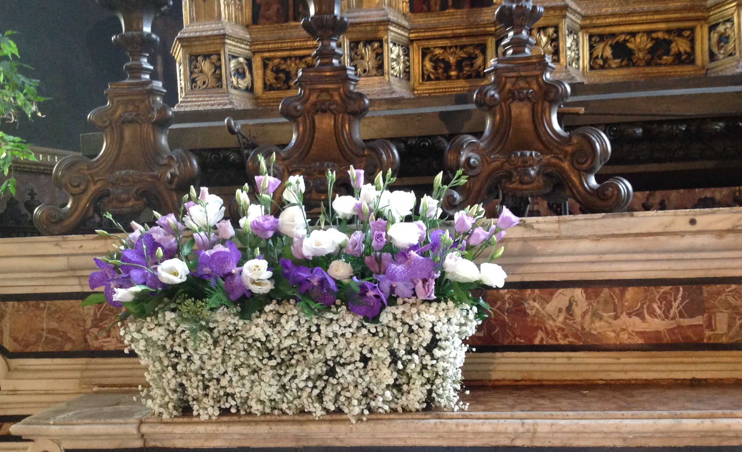 Floral arrangements for ceremonies